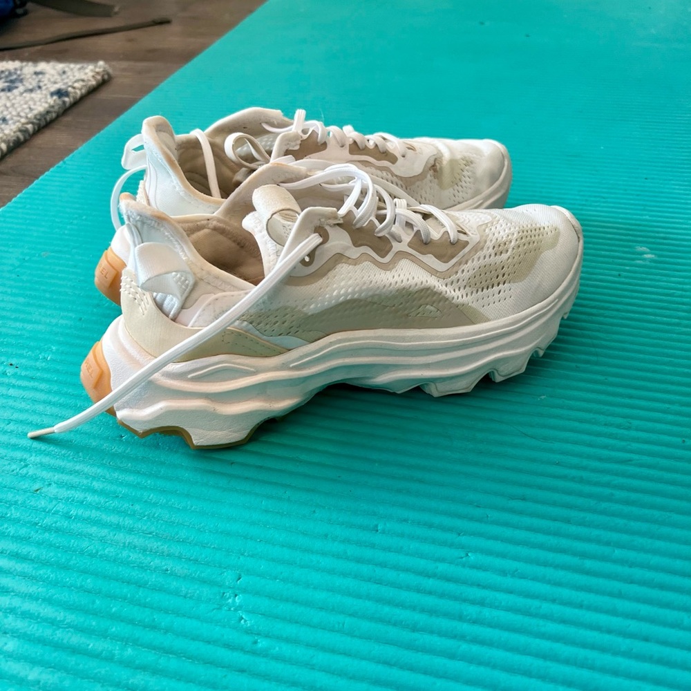 Lightweight Women's White Athletic Sneakers with Gum Accents